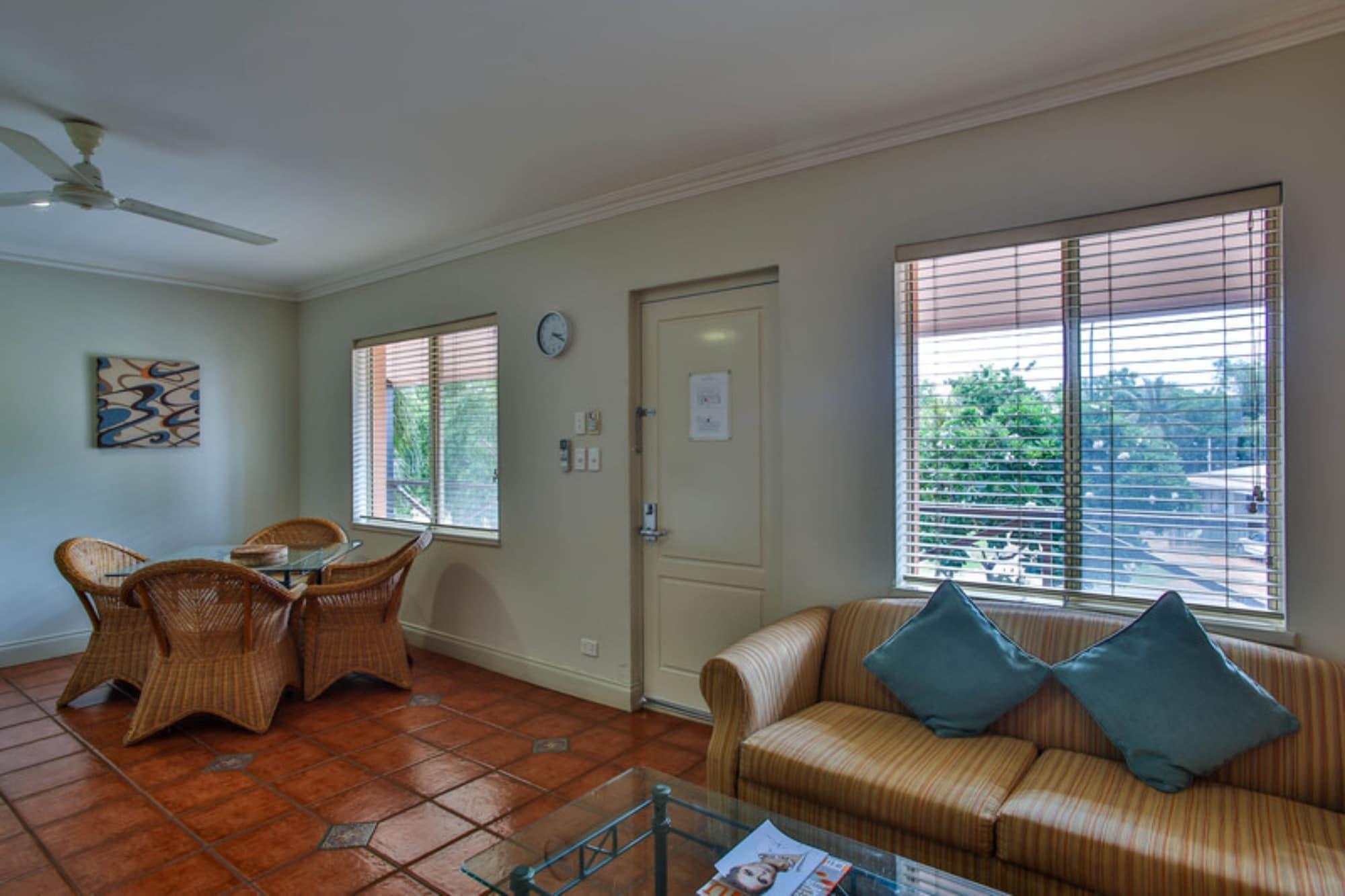 Moonlight Bay Suites Брум Экстерьер фото