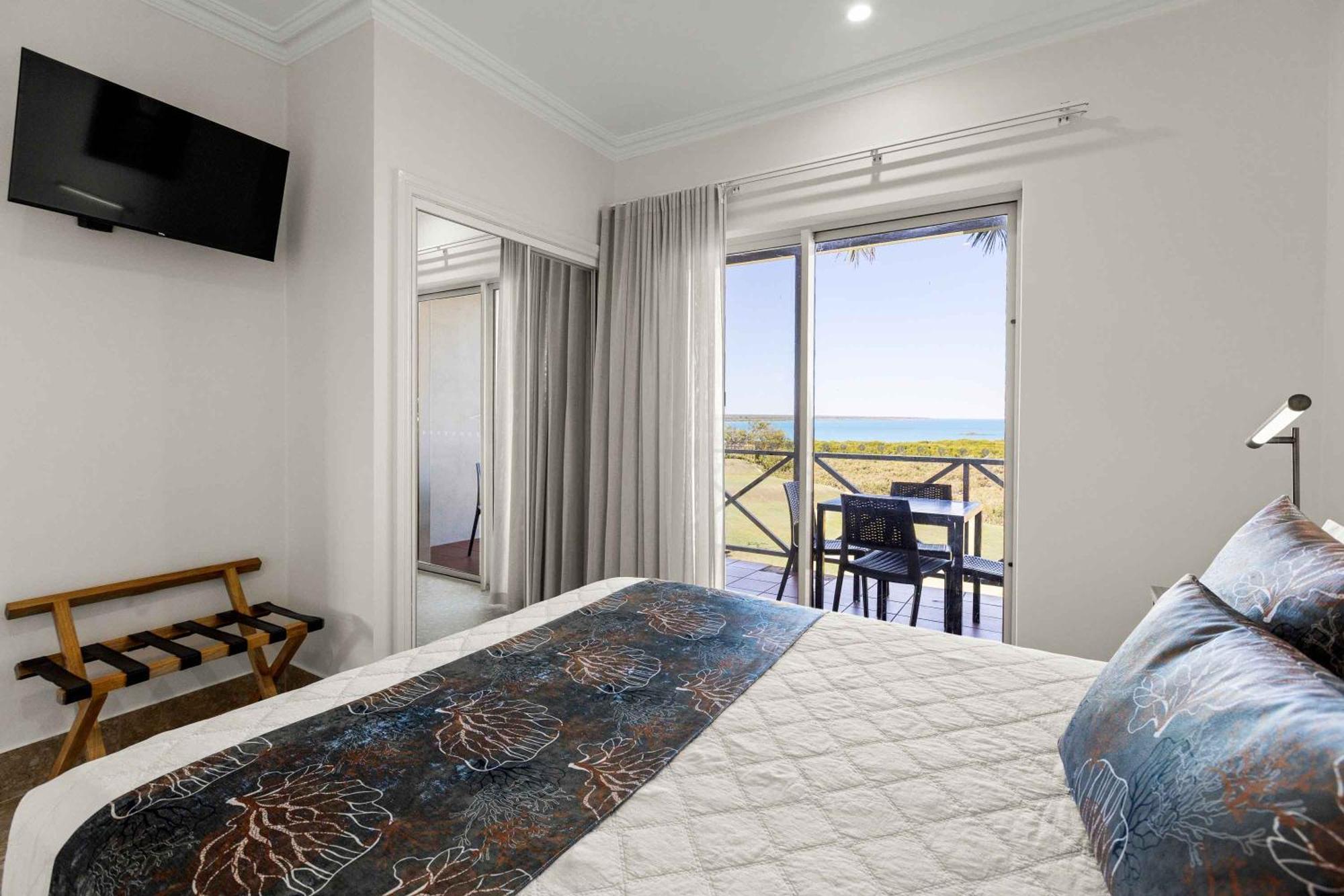 Moonlight Bay Suites Брум Экстерьер фото