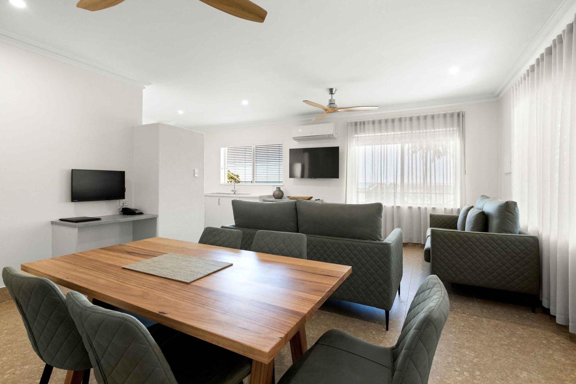 Moonlight Bay Suites Брум Экстерьер фото