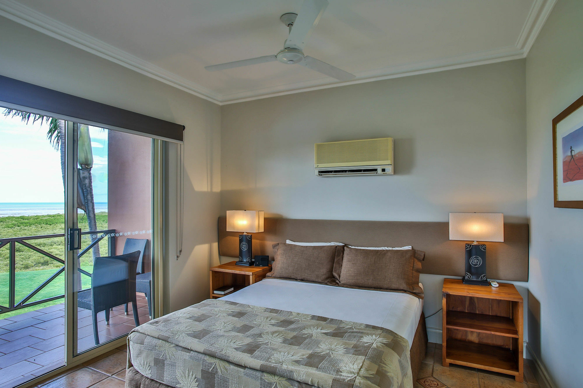 Moonlight Bay Suites Брум Экстерьер фото