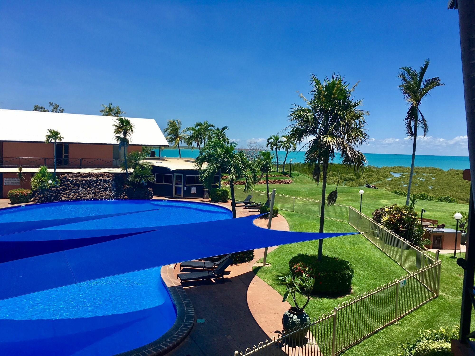 Moonlight Bay Suites Брум Экстерьер фото