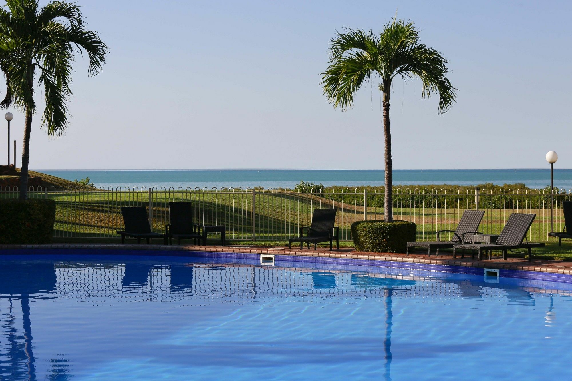 Moonlight Bay Suites Брум Экстерьер фото